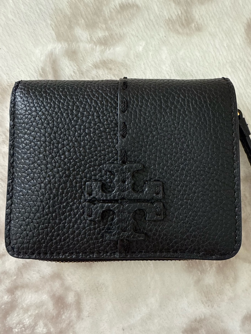 EUC Tory Burch MCGRAW Zip BI-FOLD WALLET Black Pebbled Leather